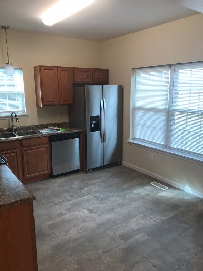 Building Photo - Arden Townhome: Commuter's Wishlist