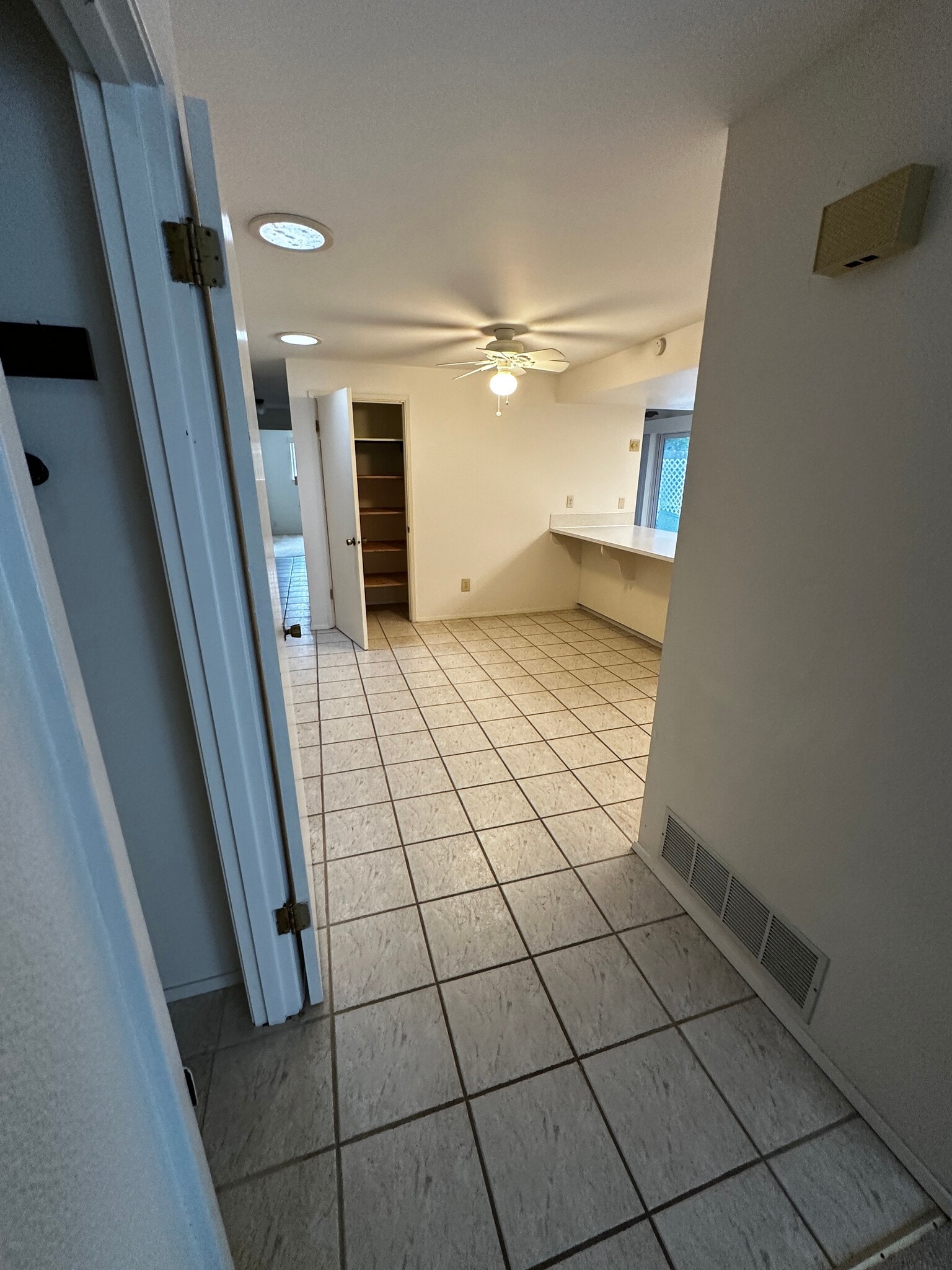 Building Photo - 515 16th Ave SE