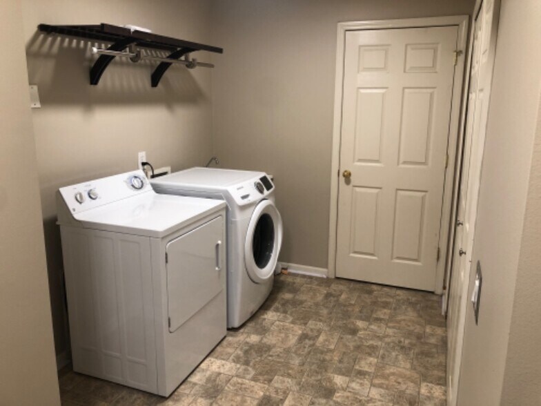 Building Photo - 26905 Carrington Pl