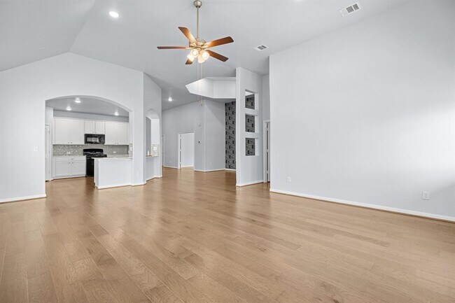 Building Photo - 133 Camella St