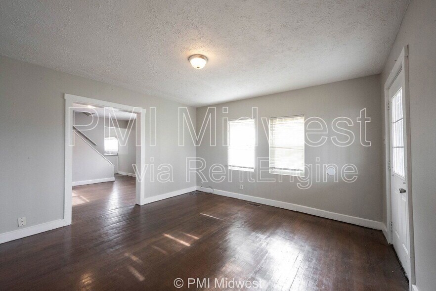 Building Photo - 2011 Applegate St