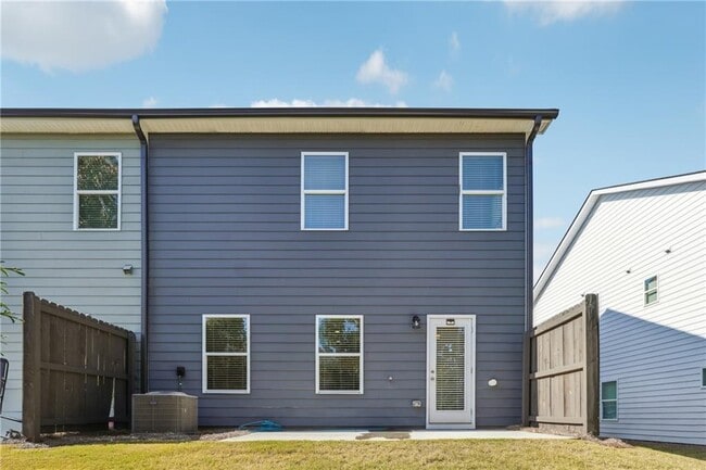 Building Photo - 4655 Fullerton Dr