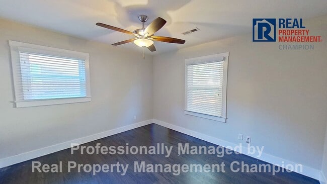 Building Photo - Updated 3 BD/2BA Home w/Spacious Rooms and Large Yard