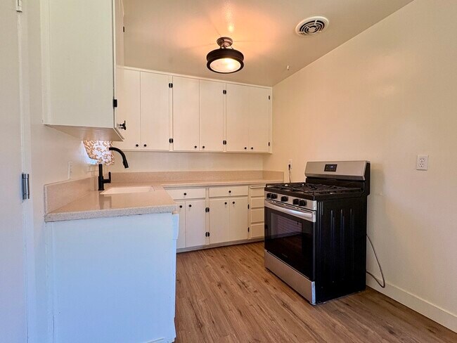 Building Photo - Great Single Story For Rent in Rio Linda CA! 3 Bedroom 1 Bathroom with large backyard