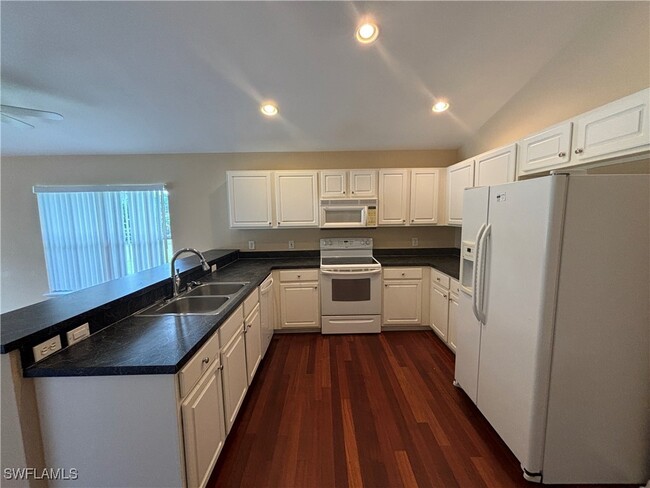 Building Photo - 9200 Middle Oak Dr