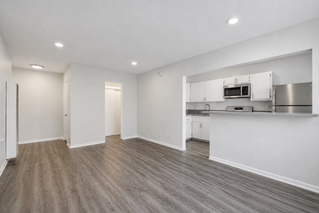 Interior Photo - 1253 Havenhurst Drive