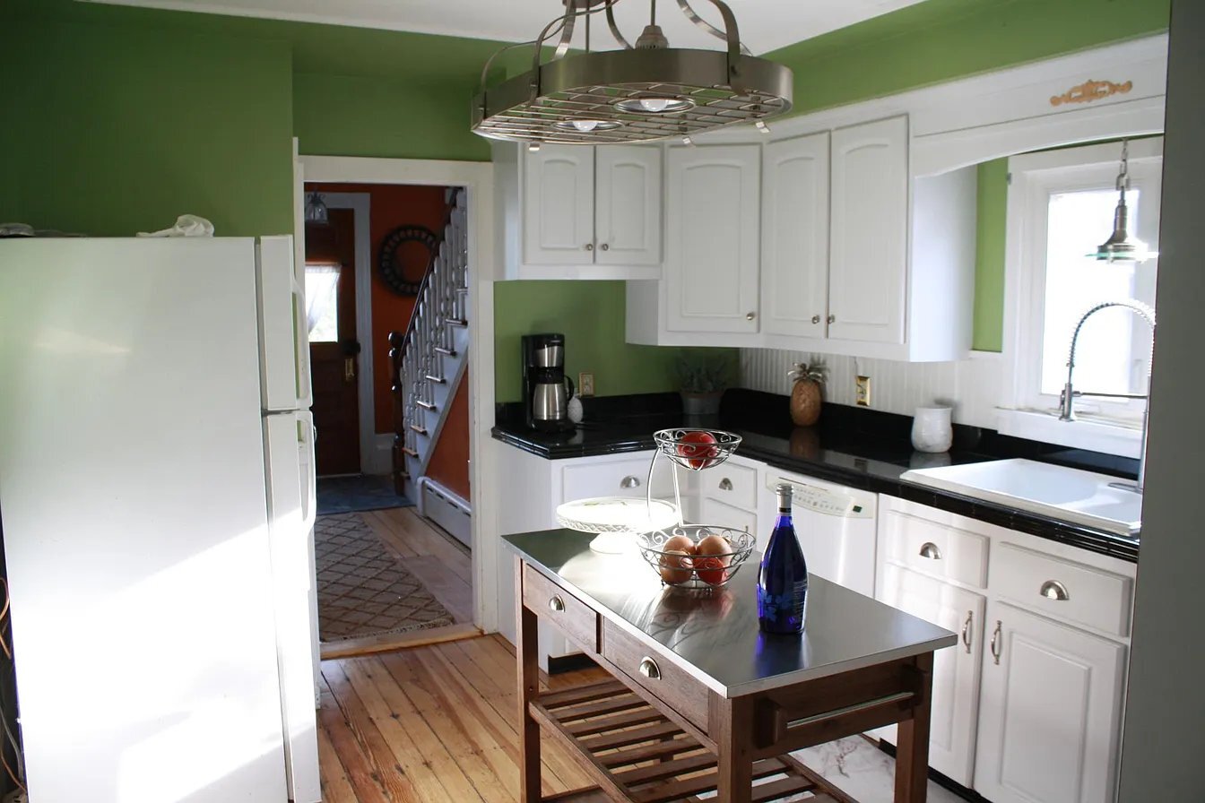 Building Photo - 68 W Narragansett Ave