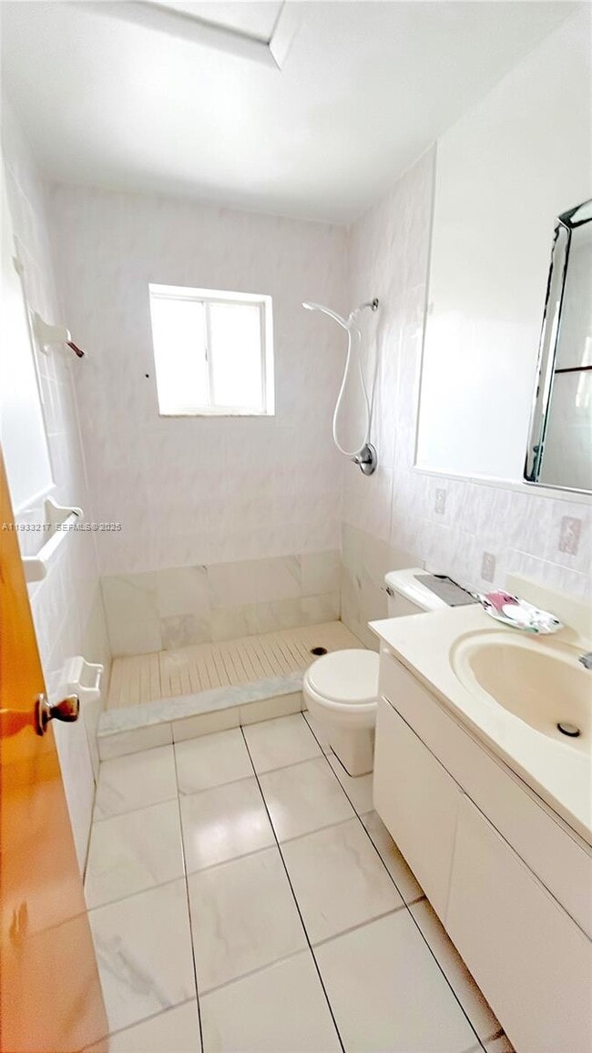 Building Photo - 2220 W 74th St