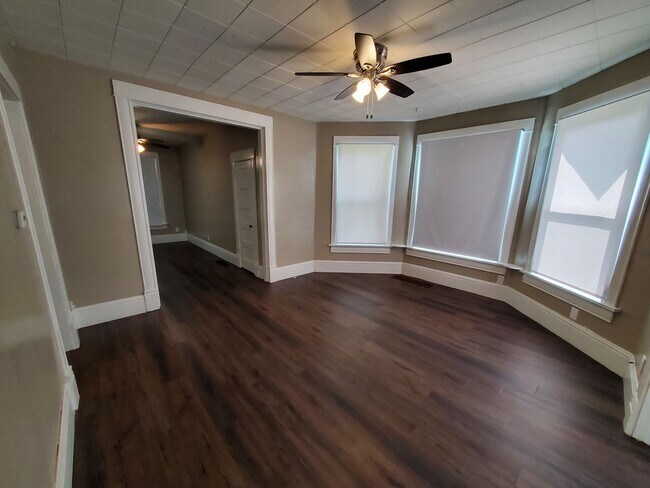 Building Photo - Remodeled 2 Bd with huge kitchen, dining room and living room