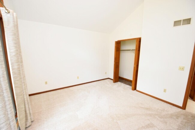 Building Photo - Waterfront Condo in Penn Schools District,...