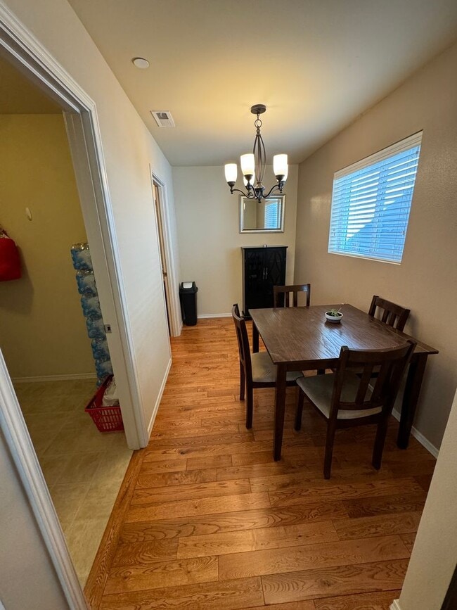 Building Photo - 1175 Swan Loop