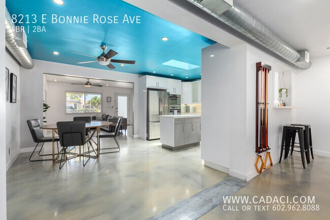 Building Photo - 8213 E Bonnie Rose Ave
