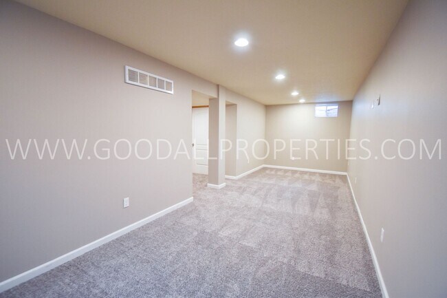 Building Photo - 3 Bedroom 2.5 Bath home
