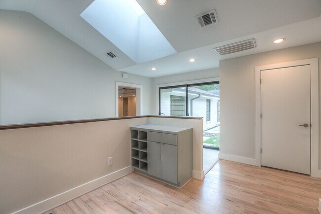 Building Photo - 4127 Underwood St