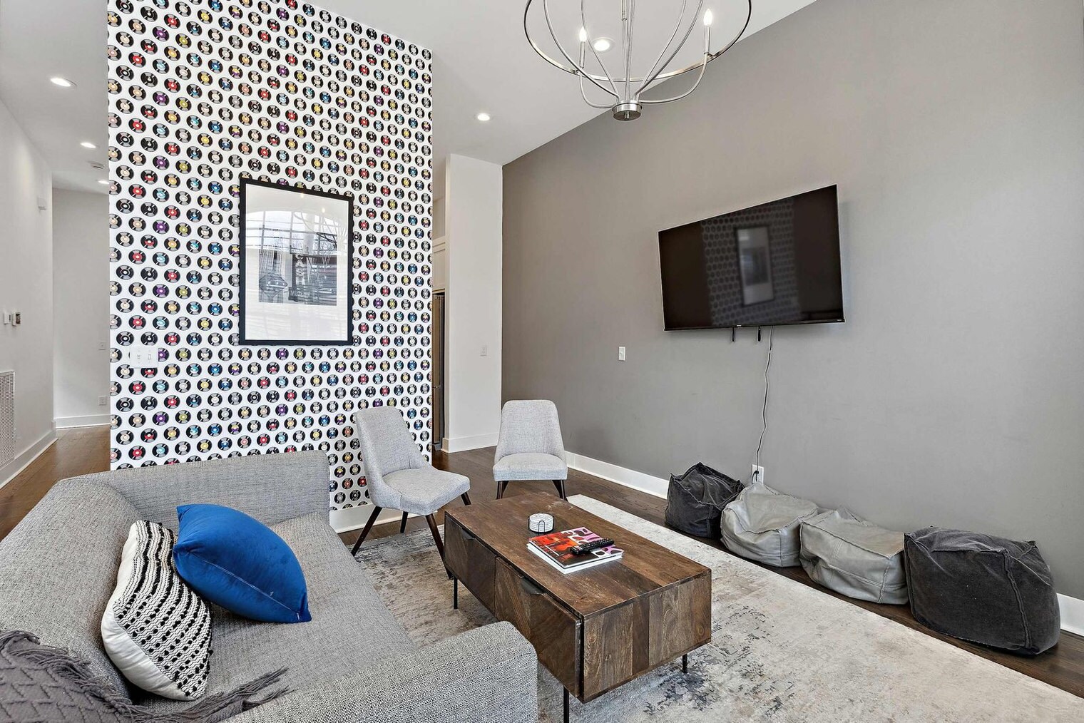 Building Photo - 3206 West End Cir