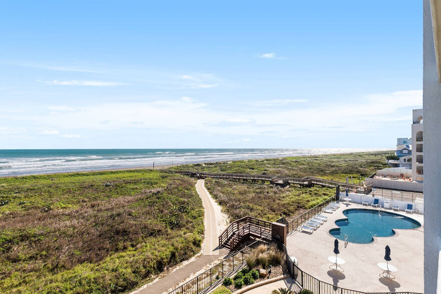 Building Photo - 134 E Huisache St