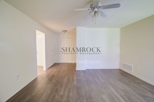 Building Photo - 10228 Iris Ln