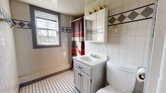 Building Photo - 103 Eads St