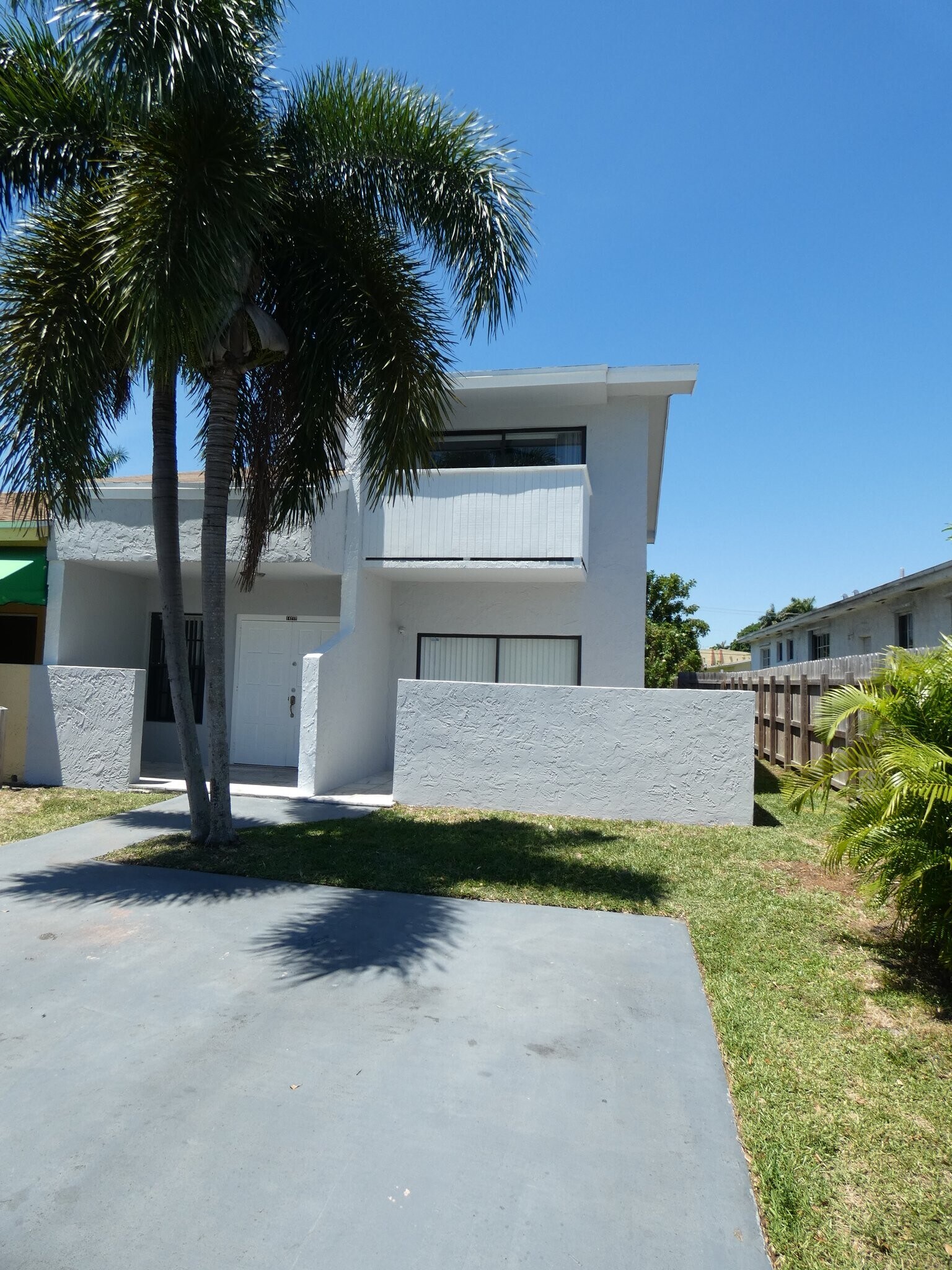 Building Photo - 14212 NE 4th Ave