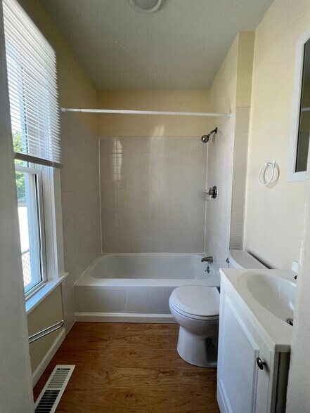 Building Photo - 59 Bishop Allen Dr