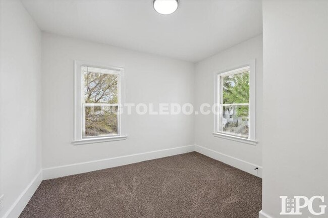 Building Photo - 4217 Asbury Dr