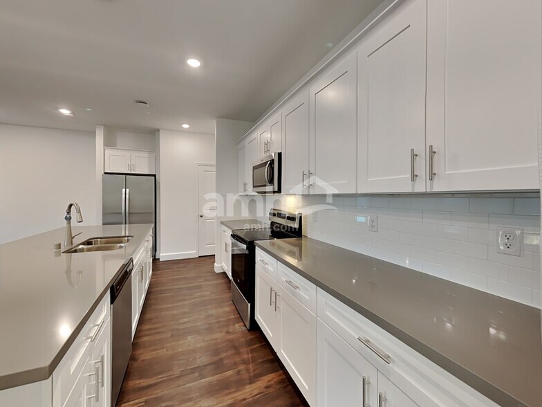 Building Photo - 10430 Bee Balm St