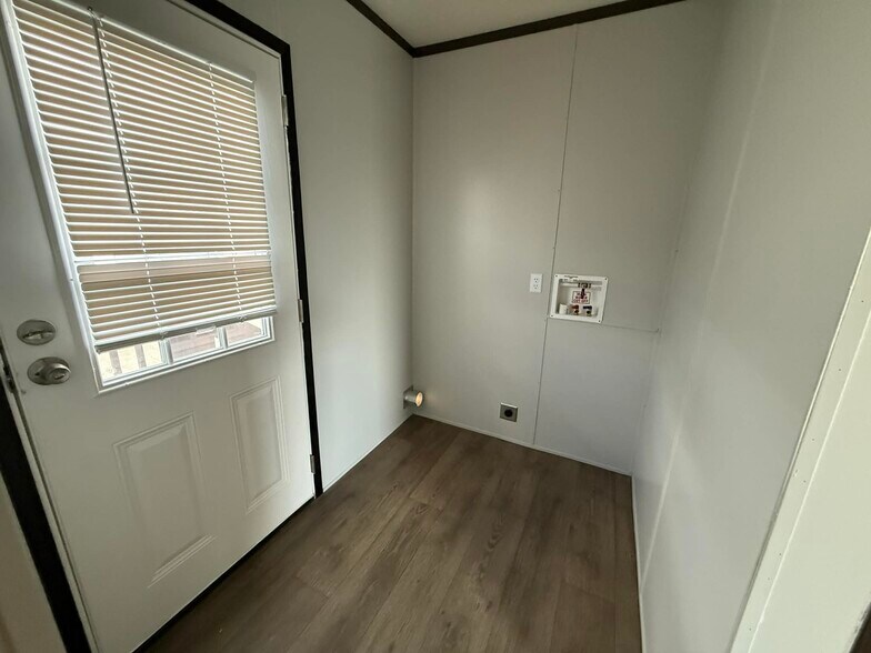 Building Photo - 114 Shady Grove Dr