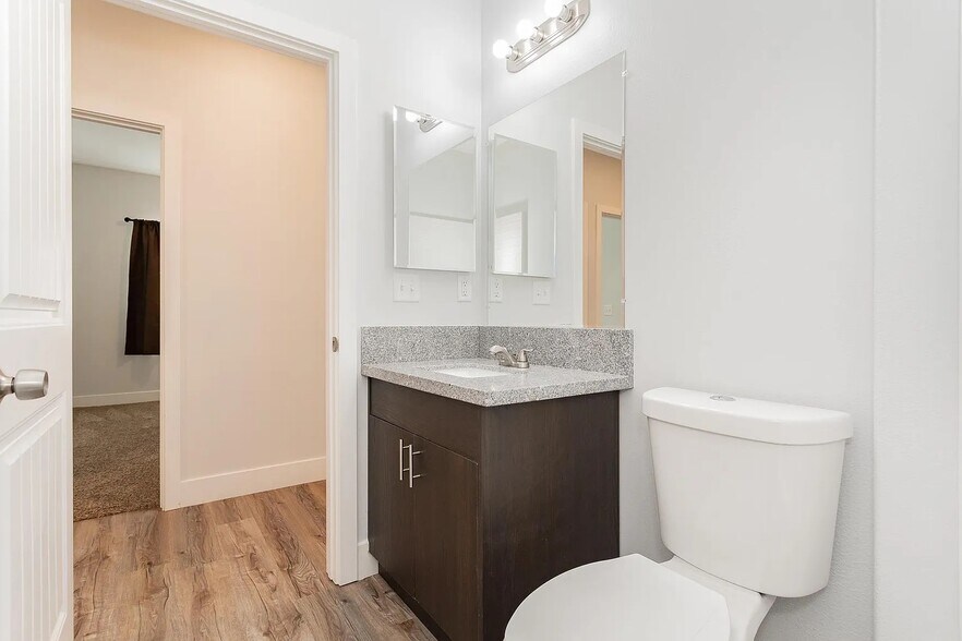 Building Photo - 1681 S Dandelion St