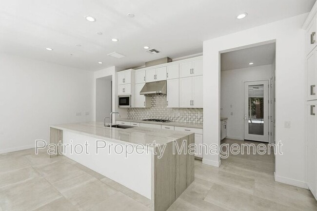 Building Photo - 7347 E Vista Bonita Dr