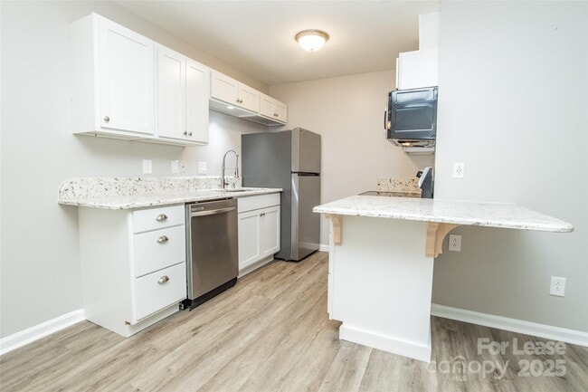 Building Photo - 10718 Blue Heron Dr