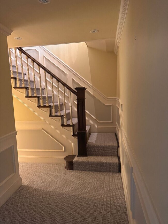 Building Photo - 36 Beacon St