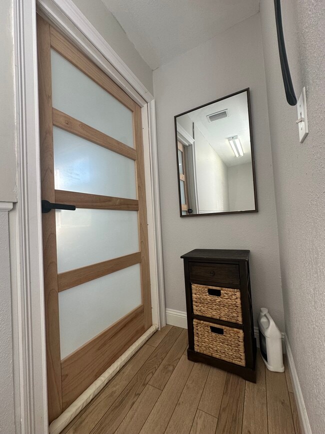 Building Photo - 3114 Dupont St S