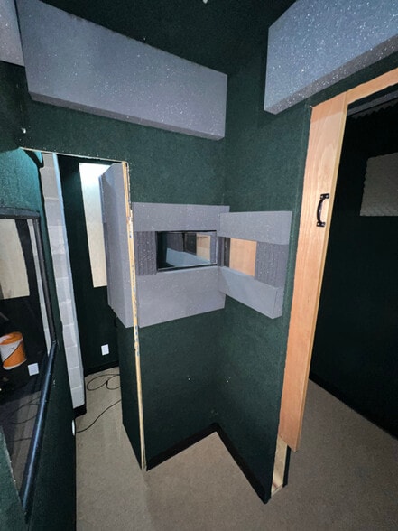 Building Photo - 301 Spring Hollow Rd