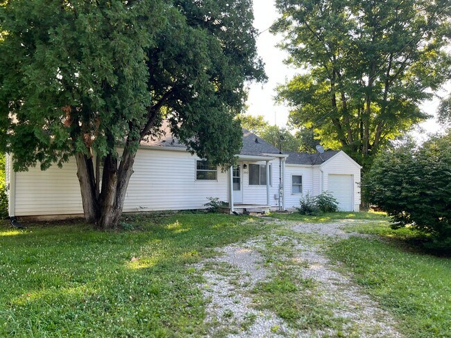 Building Photo - 3942 W Stoutes Creek Rd