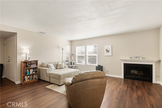 Building Photo - 215 E Navilla Pl