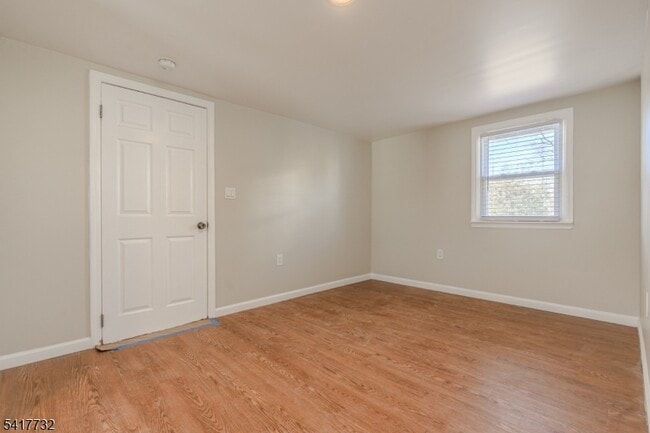 Building Photo - 15 Crown St