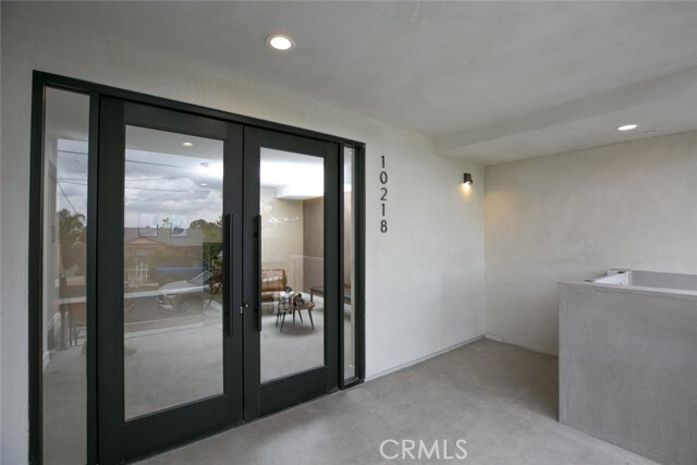 Building Photo - 10218 Fernglen Ave