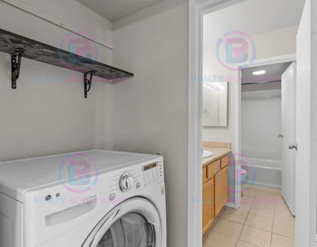 Building Photo - Incredible condo near UNR! This charming 2...