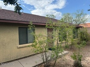 Building Photo - 2501 S Pantano Pkwy