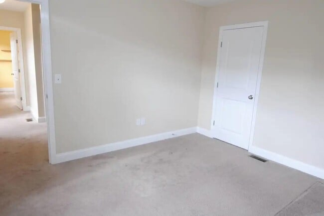 Building Photo - 37 Schwinn Dr