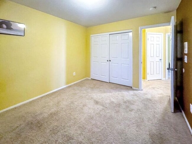 Building Photo - Welcome to your new home in North Las Vega...