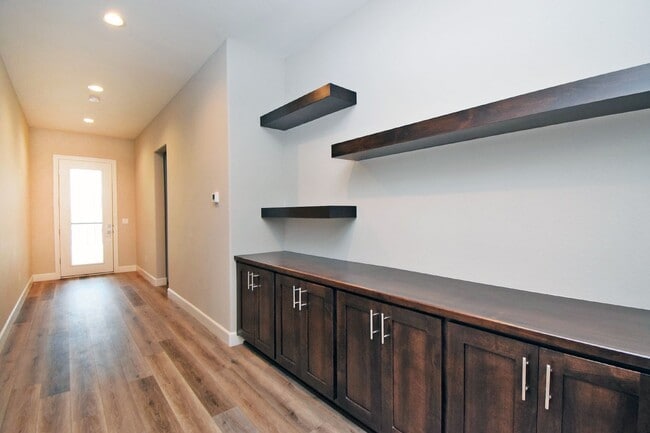 Building Photo - Gorgeous Home