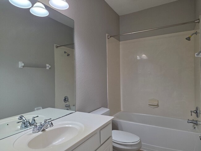 Building Photo - Three Bedroom Townhouse at Vista Cay in Orlando