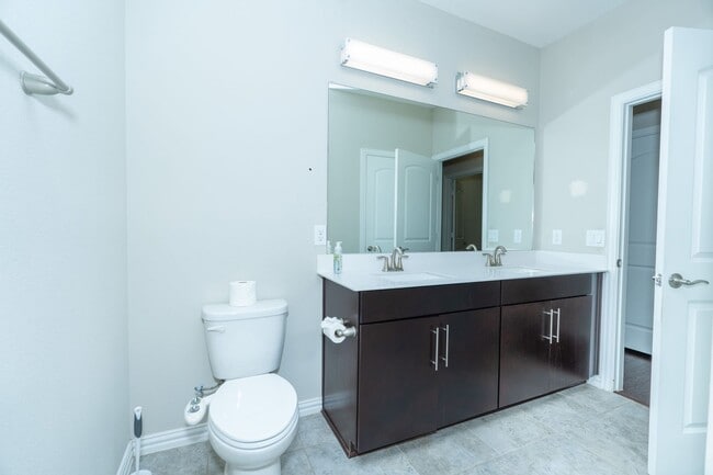 Building Photo - 2813 Barnsley Dr