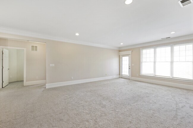 Building Photo - 623 Waterford Lake Dr