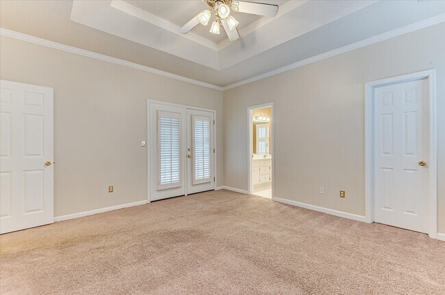 Building Photo - 2937 Hillcreek Dr