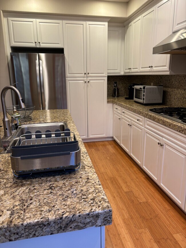 Building Photo - 92 Sarabande