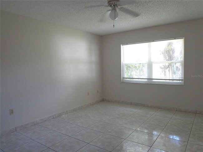 Building Photo - 721 Regent Cir S