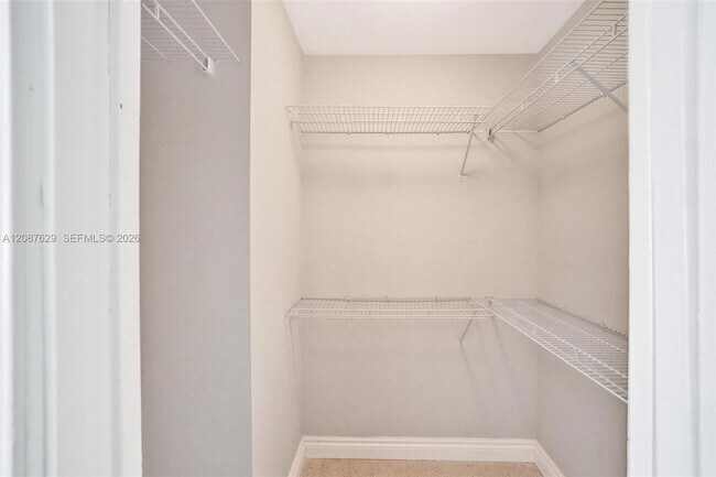 Building Photo - 712 S 15th Ave