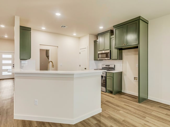 Building Photo - Captivating 3-Bed, 2-Bath Home in Charming...